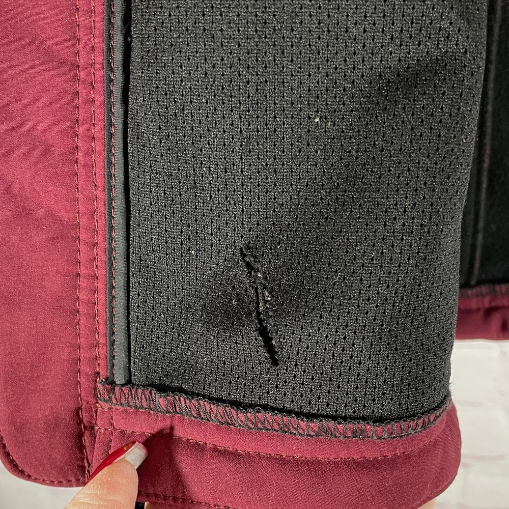 Carhartt Women's Burgundy Soft Shell Vest - Picture 9 of 9